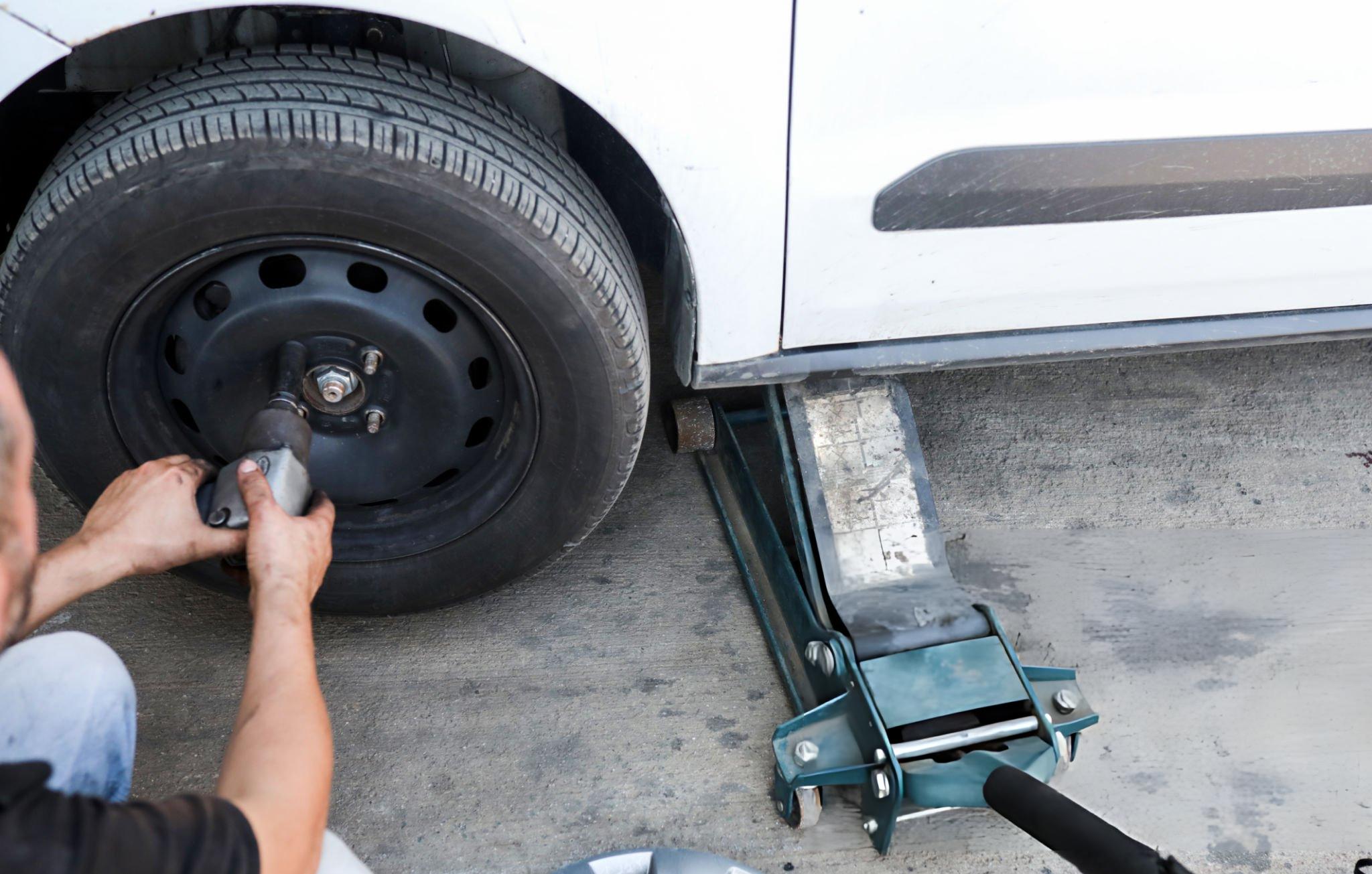 Roadside tire change